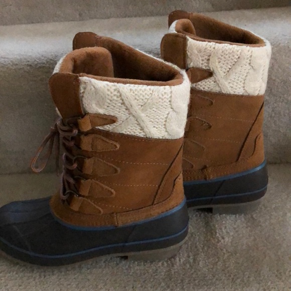 LAST PAIR - NWT Khombu Waterproof Suede Boots - Picture 2 of 4